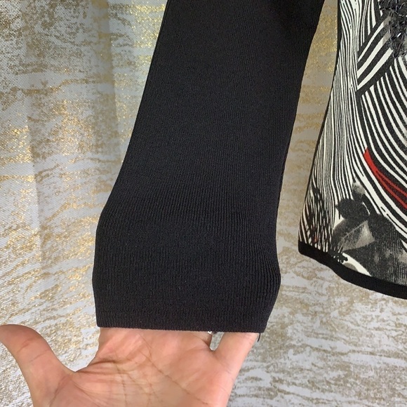 Moffi International black/white with red rose sequinned Sweater size S - Picture 3 of 9